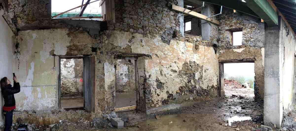 夢見平房屋頂塌？別慌！周公解夢帶你輕鬆看懂屋頂倒塌的深層暗示