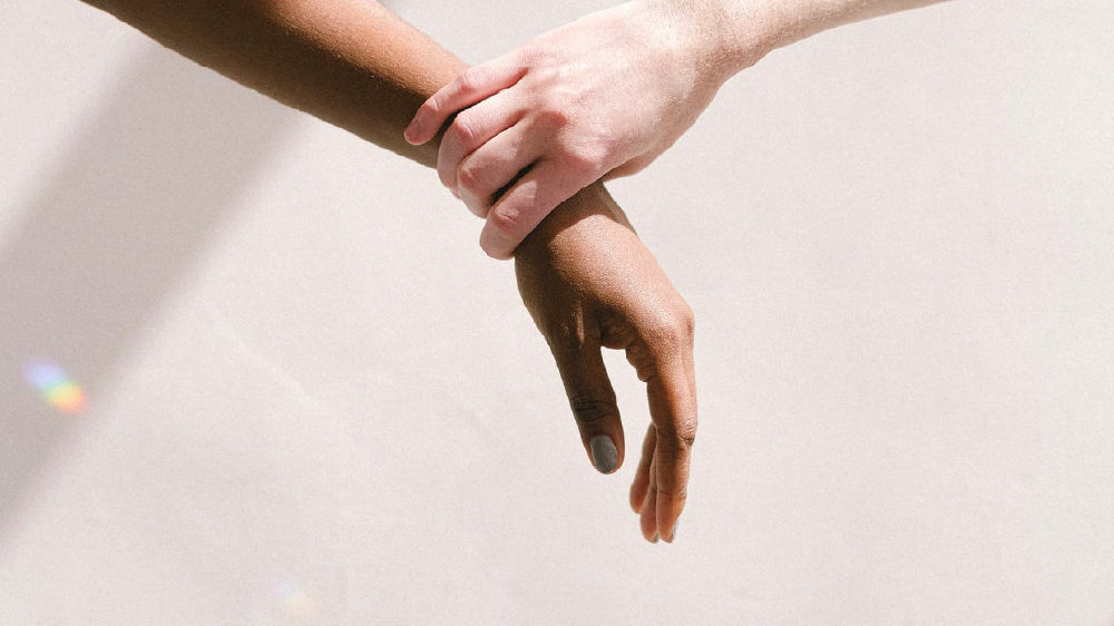 夢見老婆跟別人走了？別慌！從《周公解夢》與實務經驗，為你深度解讀背後真義相关图片