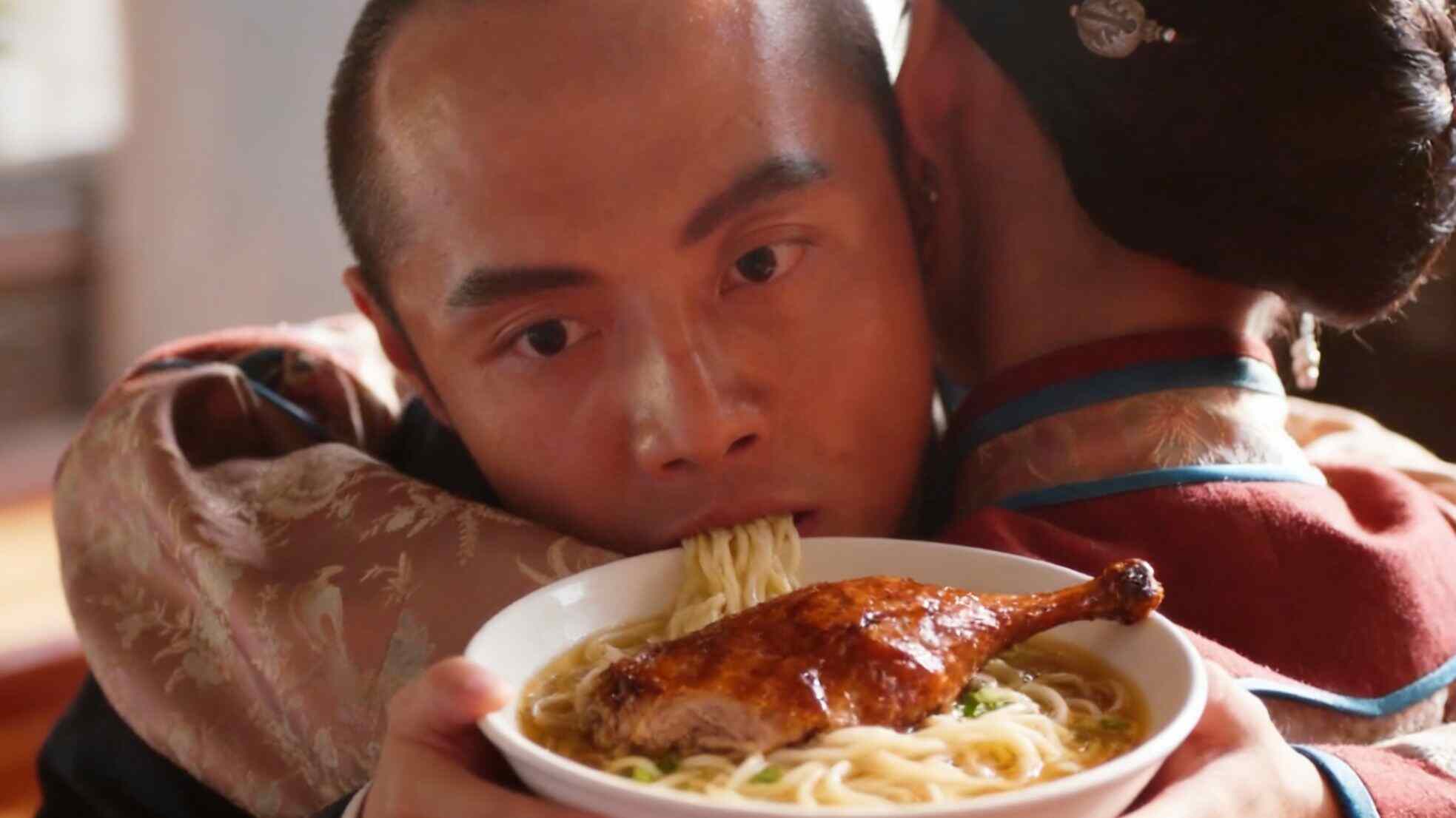 夢見給別人吃東西：從經典解夢到現代心理的深度解讀