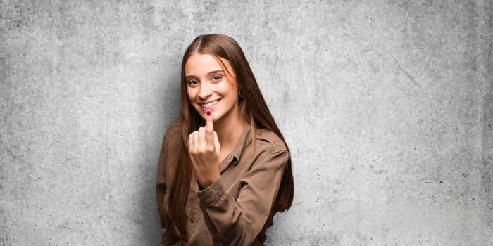 夢見女人邀請代表什麼？從周公解夢與心理學深度解析