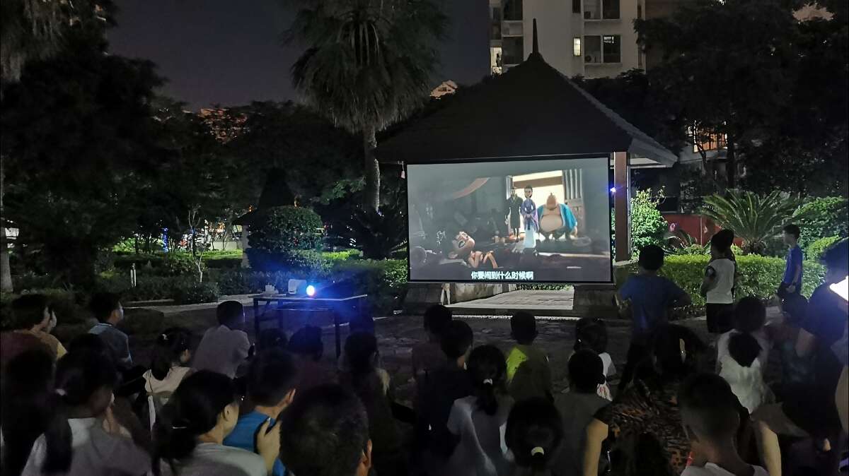 夢見放電影？周公解夢完整解析：銀幕光影揭示你的潛意識密碼！