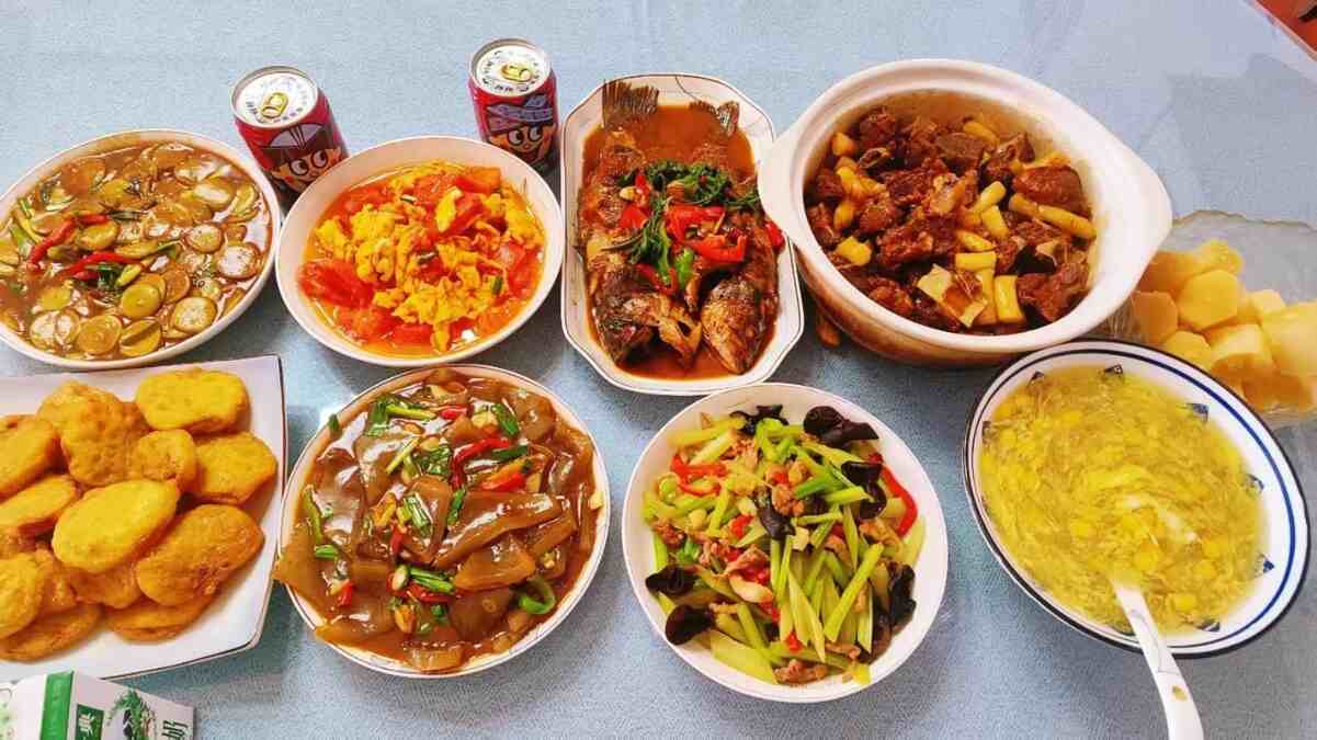 夢見很多人做飯是吉兆嗎？周公解夢深度解析，帶你探索潛意識的豐盛饗宴相关图片